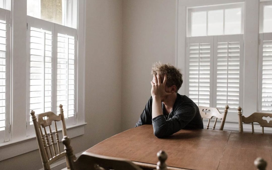 Man experiencing cluster headaches